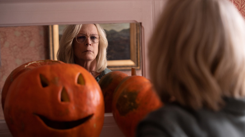 Laurie Strode staring into the mirror in "Halloween Ends" (2022)