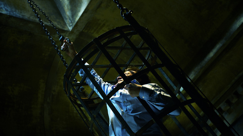 Bobby reaching for help in his trap in "Saw 3D" (2010)