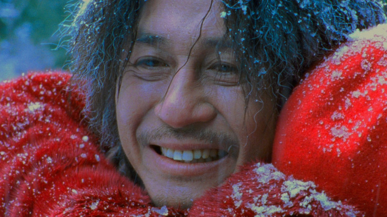 Dae-su and Mi-do hugging outside in "Oldboy"