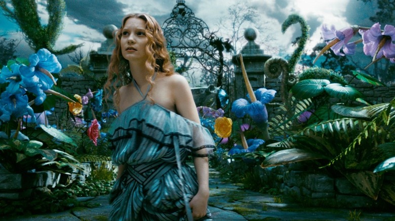 Alice soaking in the sights of Wonderland in Alice in Wonderland (2010)