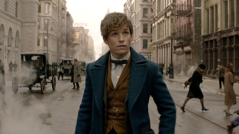 Newt Scamander strolling through New York in Fantastic Beasts and Where to Find Them (2016)