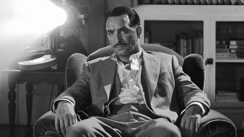 George Valentin sitting and looking concerned in The Artist (2011)