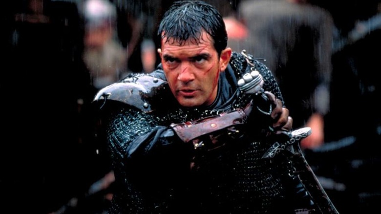 Ahmed prepares for battle in The 13th Warrior (1999)