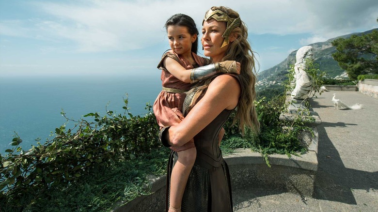 Hippolyta holding young Diana