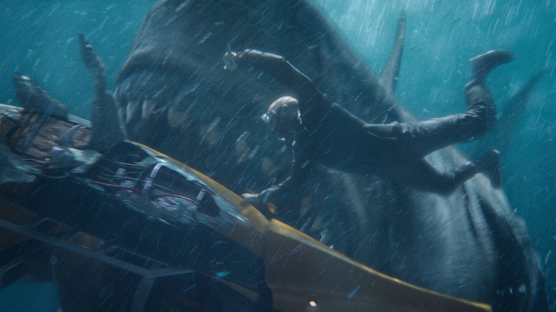 Jonas Taylor fighting the Meg