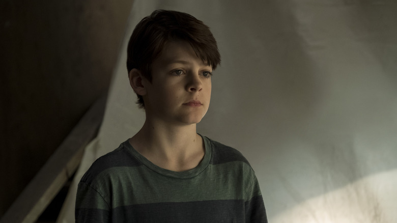 Young Steven Crain looking forlorn in The Haunting of Hill House (2021)