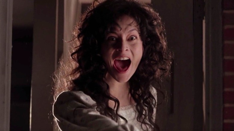 Carol attacking after being possessed in "Body Snatchers" (1993)