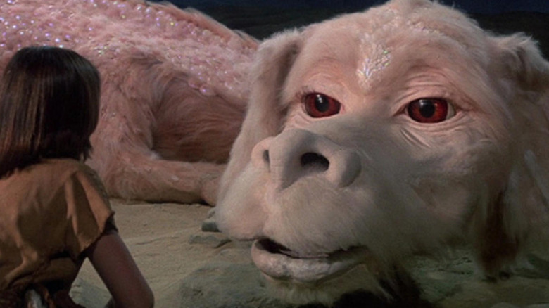 Atreyu talking to Falkor