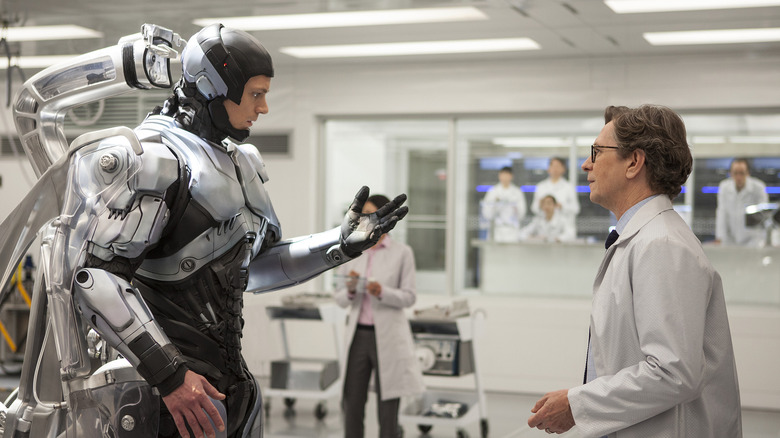 Joel Kinnaman examining robotic body