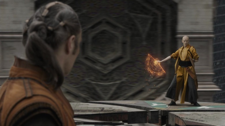 Kaecilius attacks the Ancient One