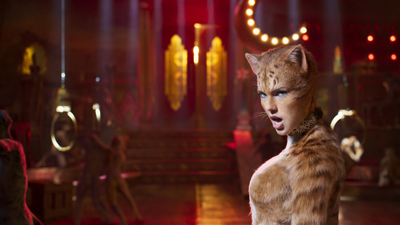 Bombalurina singing in Cats