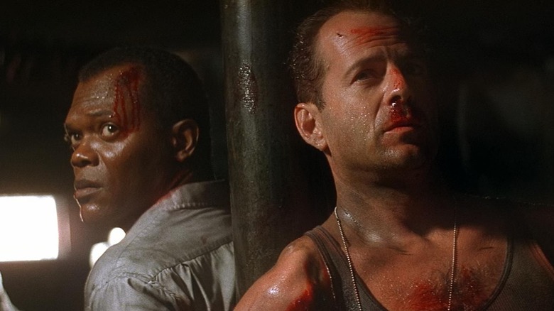 John and Zeus are tied to a steel pole in "Die Hard with a Vengeance" (1995)