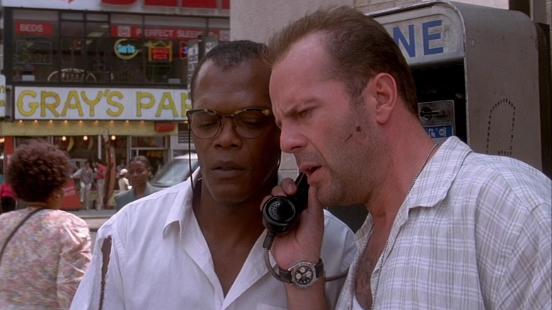 John and Zeus are on phone in "Die Hard with a Vengeance" (1995)