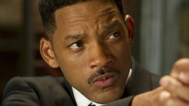 Will Smith aims weapon