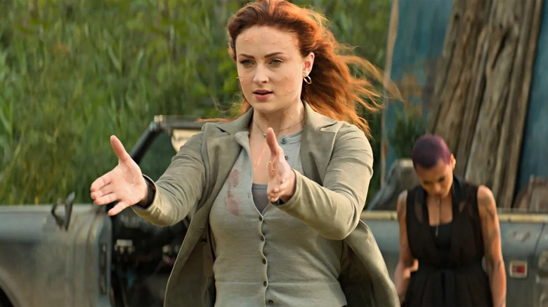 Jean Grey using her Dark Phoenix powers in Dark Phoenix (2019)