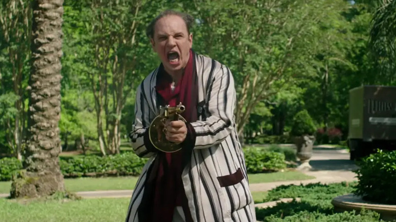 Capone fires a machine gun