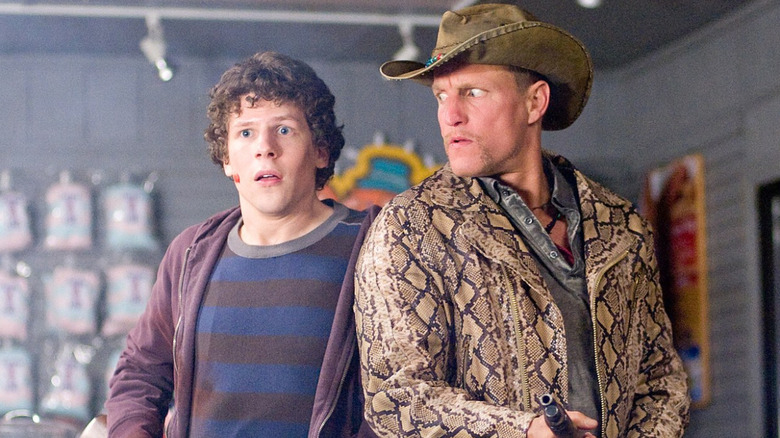 Woody Harrelson and Jesse Eisenberg in a store