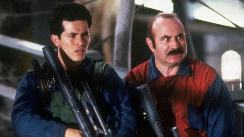 Confused John Leguizamo and Bob Hoskins hold guns