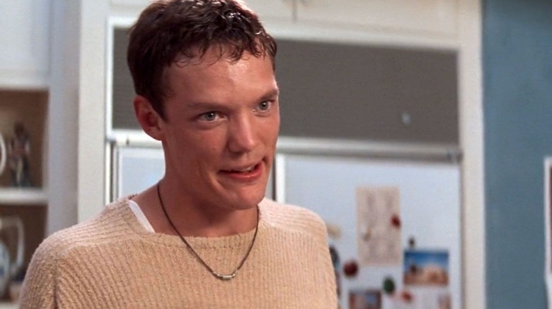 Stu standing in the kitchen in "Scream" (1996)