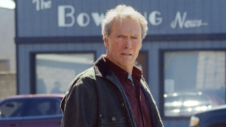 Terry stand in the street and looks over his shoulder suspiciously in Blood Work (2002)