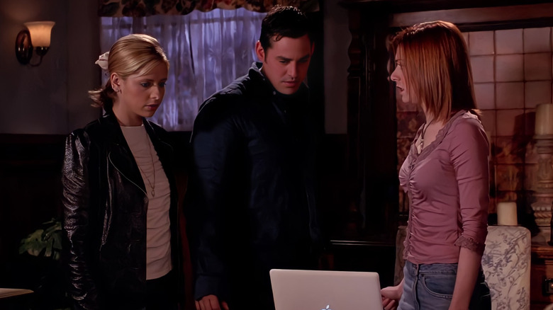 Buffy, Xander, and Willow looking at laptop