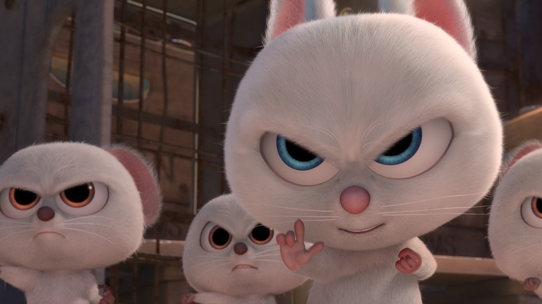 A gaggle of cute mice preparing to fight in "The Nut Job 2: Nutty by Nature" (2017)