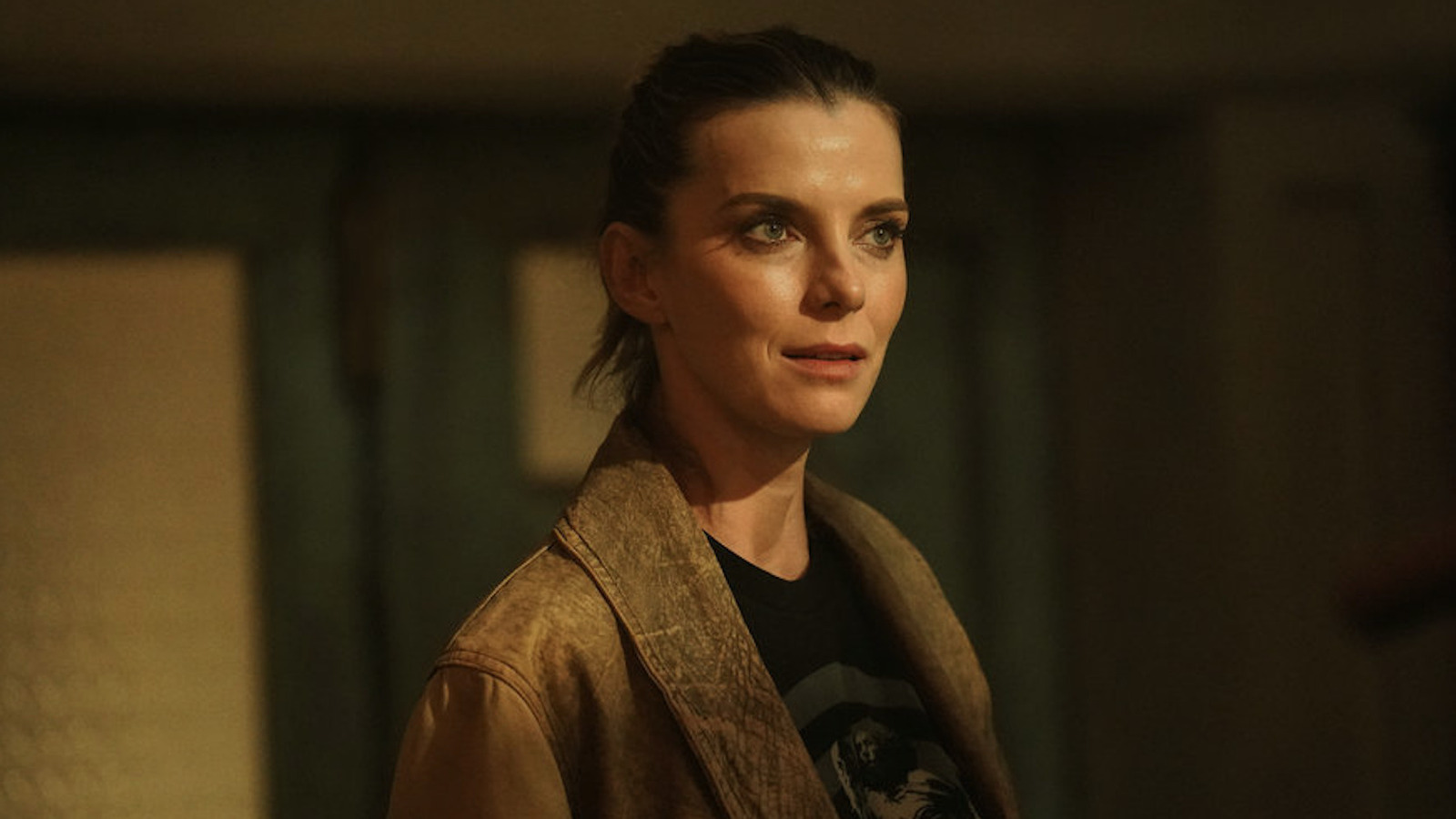 Mrs. Davis Betty Gilpin Loves Having To 'Take Huge Swings' Creatively