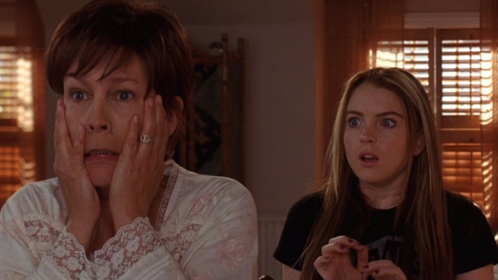 Jamie Lee Curtis as Anna Coleman and Lindsay Lohan as Tess Coleman in Freaky Friday