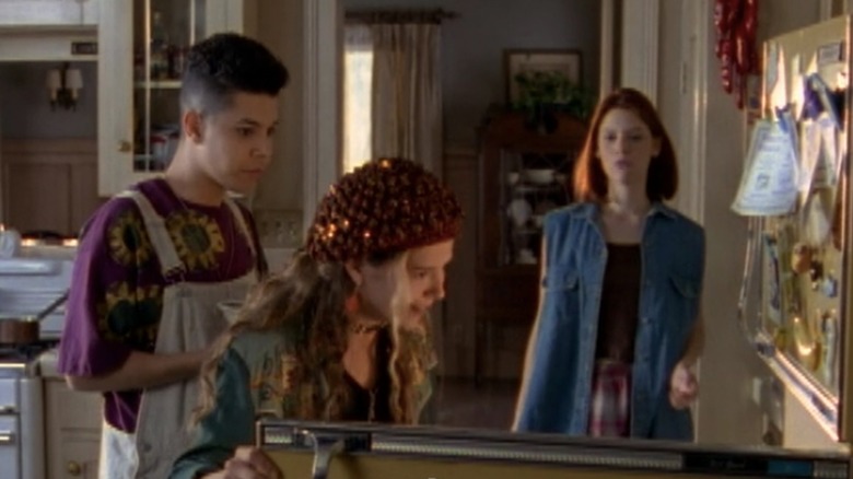 Angela talking to Rickie and Rayanne in kitchen