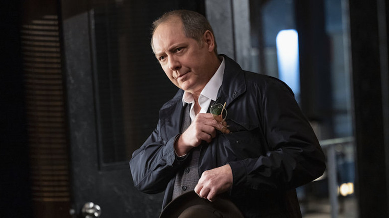 Raymond Reddington holding hat