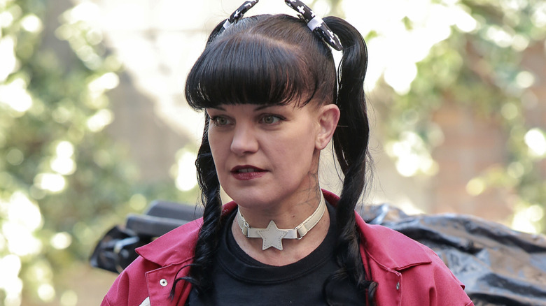 Abby Sciuto wearing a star choker on 