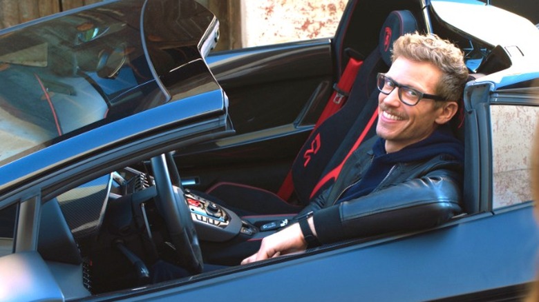 Barrett Foa looking relaxed