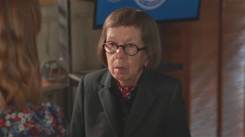 Hetty saying goodbye 