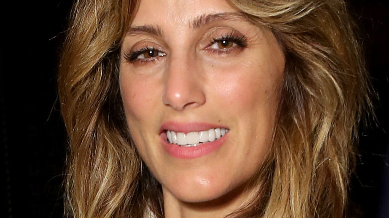 Jennifer Esposito smiling 