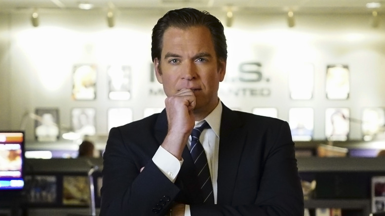 DiNozzo wearing suit