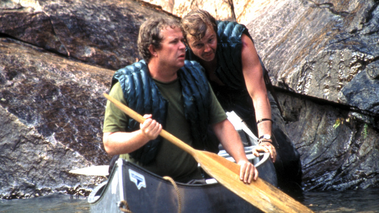 Ned Beatty and Jon Voight in canoe