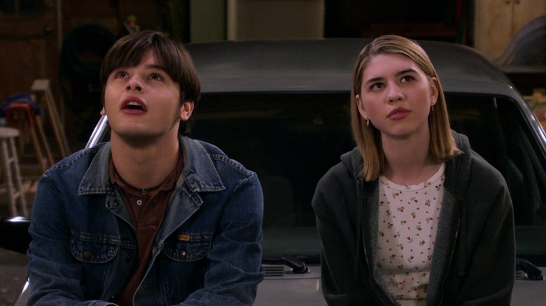 Jay Kelso and Leia Forman looking up