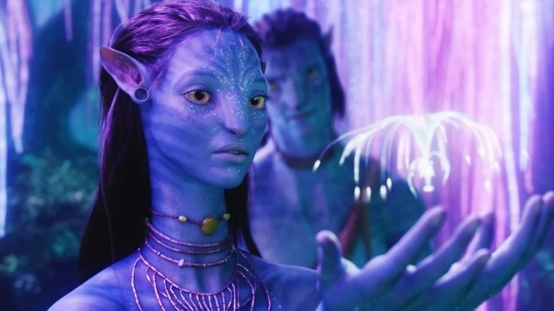 Neytiri holding a plant