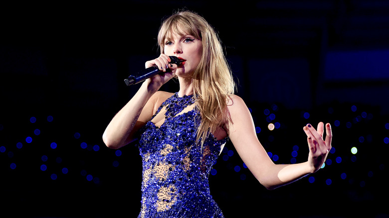Taylor Swift Eras Tour singing
