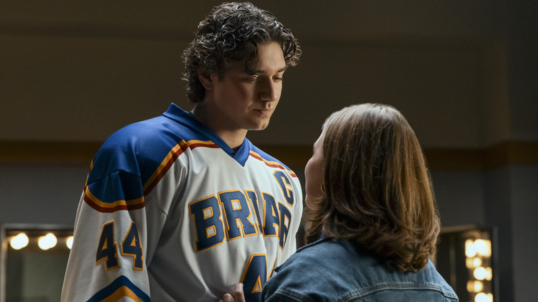 Garrett flirts with Hannah in "Off Campus"