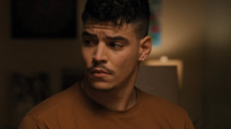 Oscar looking at Mabel