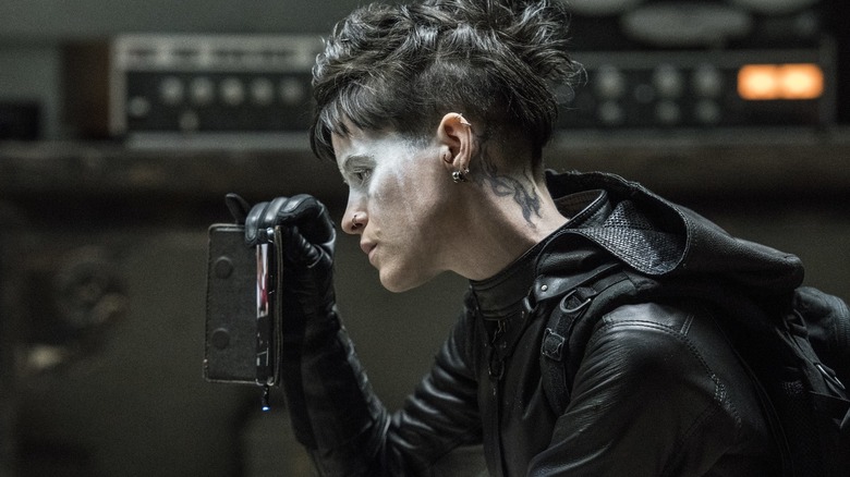 Lisbeth Salander procuring information in The Girl in the Spider's Web (2018)