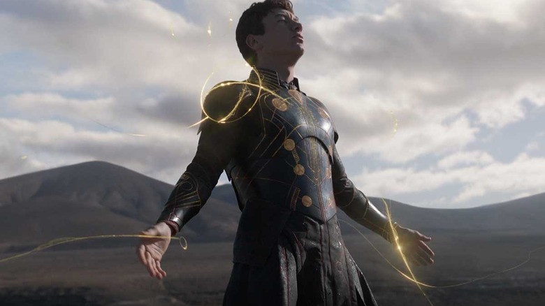 Druig drawing power in the desert in Eternals (2021)