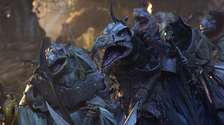 The Skeksis army preparing to fight