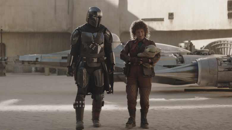 Mando standing with Peli