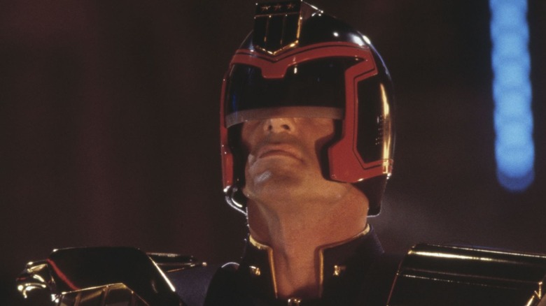 Judge Dredd interrupts a gang war