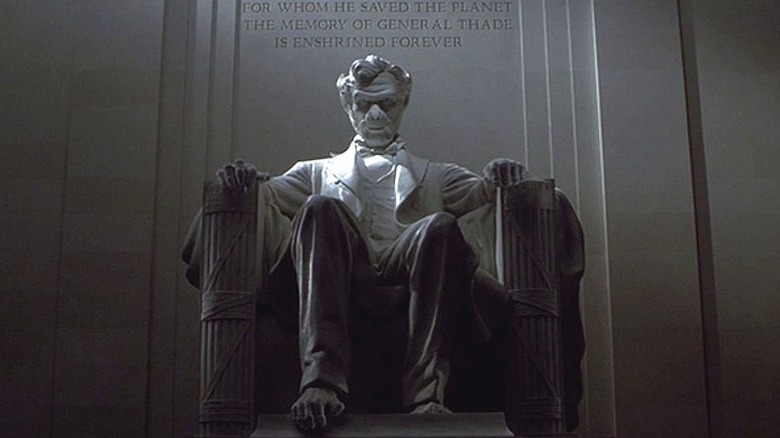 The full simian Lincoln Memorial from Tim Burton's Planet of the Apes (2001)