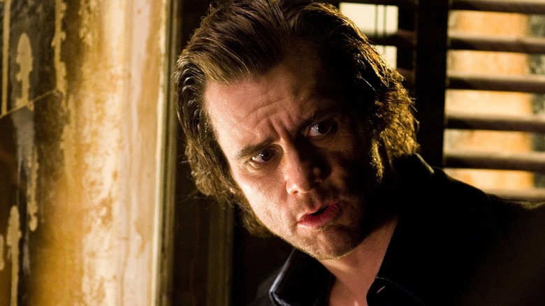 Walter leans forward and turns his head, looking worried in The Number 23 (2007)