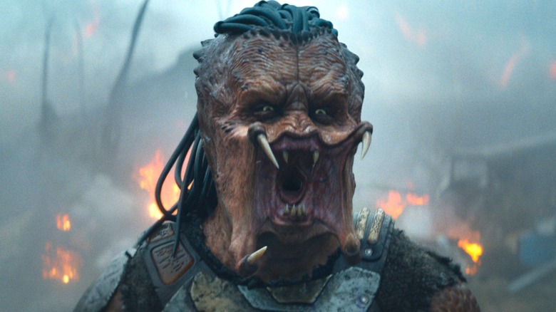 Dek growling in Predator: Badlands