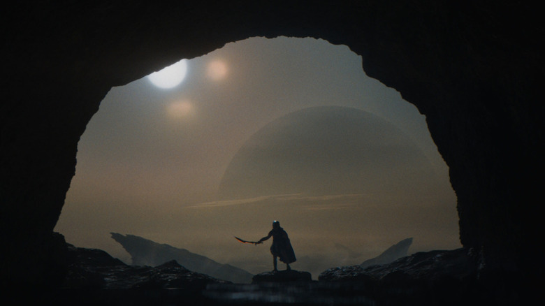 Dek standing in the mouth of a cave in Predator: Badlands